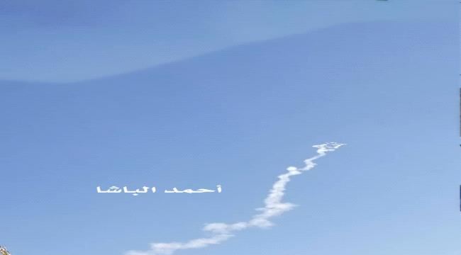 ناشط: ميليشيات الحوثي أطلقت  صواريخ من مطار تعز التي تسيطر عليه قبل انفجارات مطار عدن