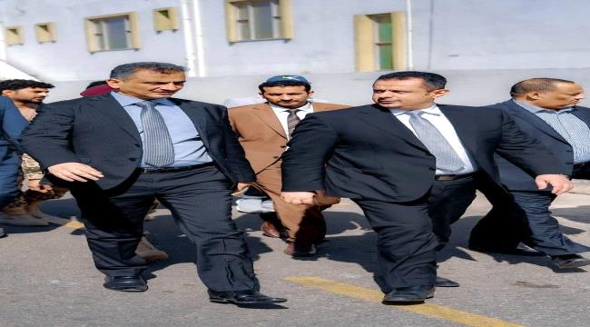 قيادي مؤتمري : لملس مسؤول نزيه ومحافظ شجاع ورجل  المرحلة في عدن 