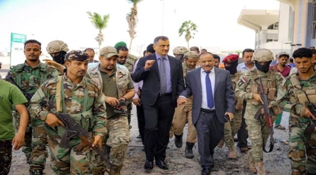 بعد الهجوم الارهابي..المحافظ لملس ووزير النقل يزوران مطار عدن الدولي