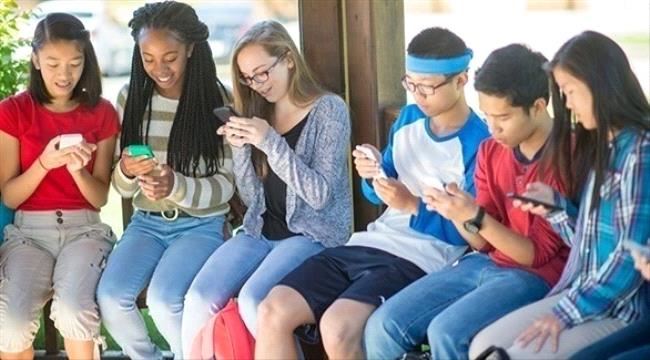 جلوس المراهقين ساعة يومياً يجعله "فريسة" الاكتئاب