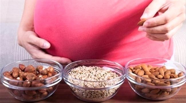 المكسرات أثناء الحمل مهمة لصحة الجنين
