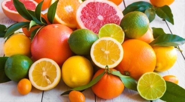 مزيد من الحمضيات والمكسرات يقلل أعراض سن اليأس