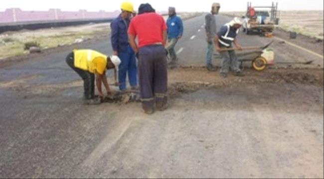 صندوق صيانة الطرق يواصل اعمال الصيانة والتأهيل للطرق الرئيسية بالساحل الغربي