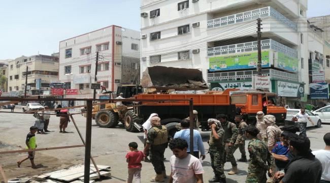 حملة ازالة العوائق تستمر لليوم الثاني بمنصورة عدن