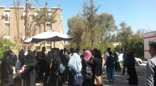 الحوثيون يحتجزون أربع طالبات في السكن الطلابي بجامعة صنعاء