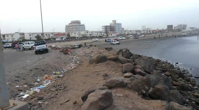 فضيحة مدوية.. اول شاهد عيان للحادثة يكشف رسميا الكذب و التدبير المسبق لسرقة رواتب موظفي التربية بعدن  