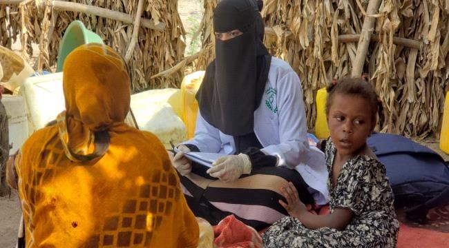 بالتعاون والتنسيق مع مدير الوحده التنفيذية بالمحافظة...إتحاد نساء اليمن بأبين ينفذ نزولاً ميدانياً لمخيمات النازحين ويقدم لهم الخدمات الانسانيه