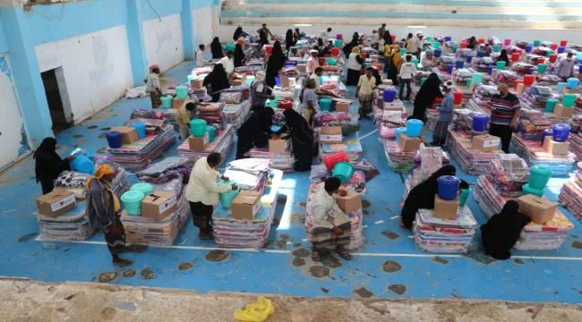 مؤسسة " التواصل " للتنمية الإنسانية تدعم النازحين والمجتمع المضيف في أبين بمواد إيوائية ( غير غذائية )
