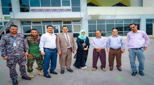 اللواء السقطري يغادر العاصمة عدن متوجها إلى الرياض بدعوة من القيادة السعودية. 