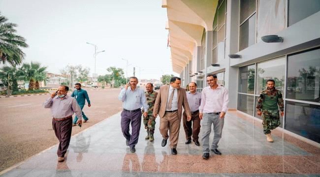 اللواء السقطري يغادر العاصمة عدن متوجها إلى الرياض بدعوة من القيادة السعودية
