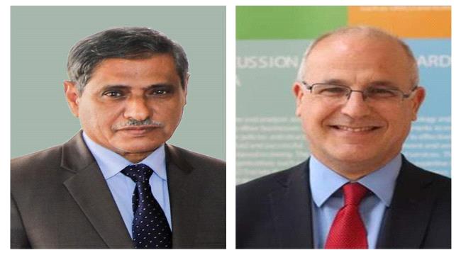 محافظ حضرموت يتلقّى اتصالاً هاتفياً من السفير البريطاني لدى اليمن مايكل آرون