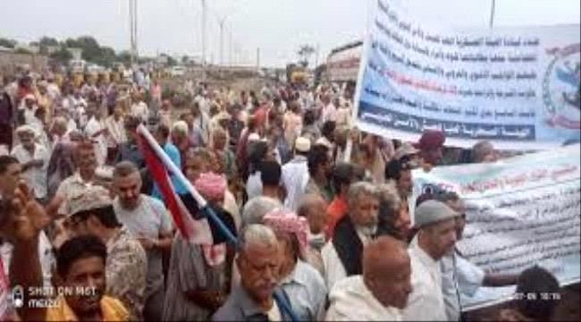الهيئة العسكرية العليا تنفذ فعالية حاشد أمام مقر التحالف بالعاصمة عدن