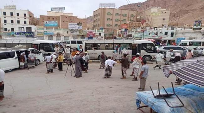 بدء توافد الوفود للمشاركة في التظاهرة المؤيدة للادارة الذاتية في المكلا
