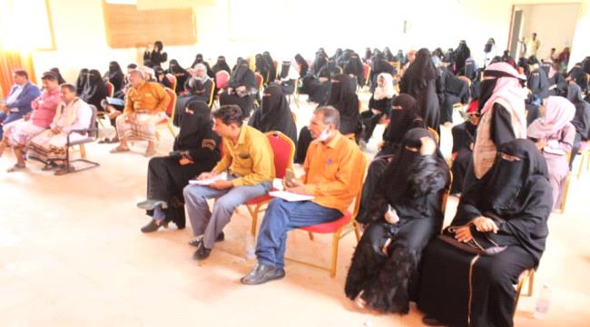 بحضور المحافظ..إتحاد نساء أبين يختتم فعاليات الدورات التدريبية في الخياطة والإسعافات الأولية