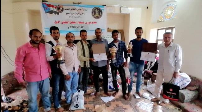 شخصيات اجتماعية ومثقفين وأساتذه وشباب  يشيدون بدوري شهداء شكع الثقافي الأول ويحثون على توسعته واستمراره 