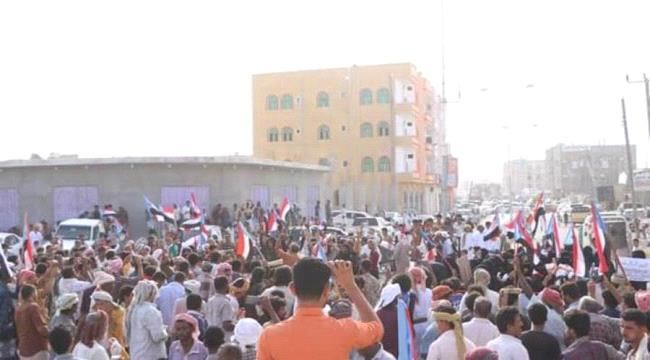 قيادي بالانتقالي : هدير الجماهير المساندة للمجلس الإنتقالي أقوى بكثير من أموال وإعلام القوى الإقليمية