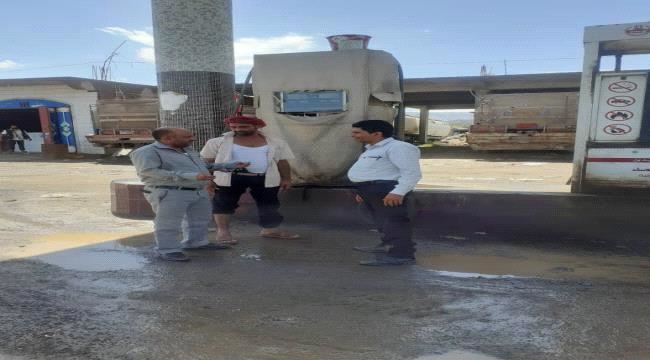 الضالع : المحلي والحريري  يطلعان على أسعار المشتقات  البترولية في مديرية الحصين