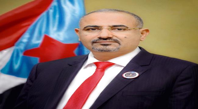 الرئيس القائد عيدروس الزُبيدي يُعزّي الدكتور عبدالناصر الوالي في وفاة أخيه سالم