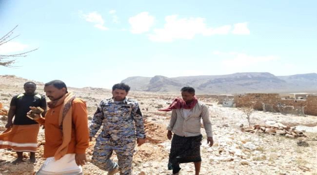 مدير عام مديرية قلنسية وعبدالكوري ومعه قائد شرطة قلنسية  يتطلع على  المباني العشوائية في المخططات السكنية بمدينة قلنسية