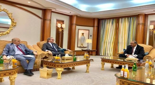 الرئيس القائد عيدروس الزُبيدي يستقبل السفير الفرنسي لدى اليمن