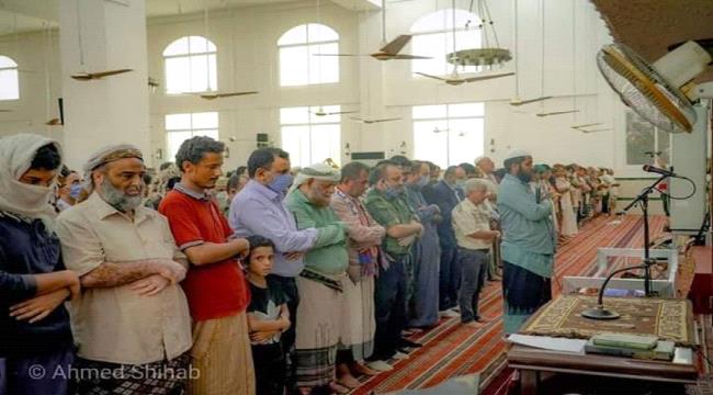 اللواء السقطري يتقدم صفوف مشيّعي الشهيد نبيل القعيطي الى مثواه الاخير