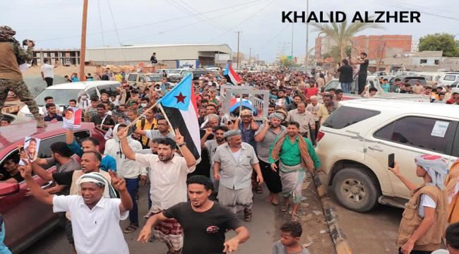 حشود ضخمة تُشيع جثمان الشهيد" نبيل القعيطي"