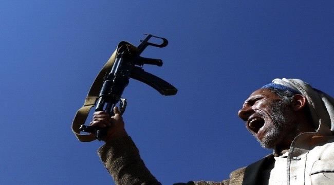 قيادي حوثي يحرق شاباً لرفضه القتال في الضالع