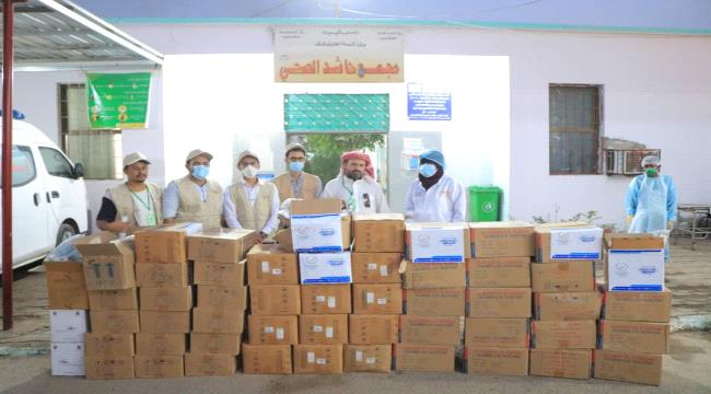 مؤسسة يافع للعمل والإنجاز بالتعاون مع شركة القطيبي للصرافة تقدم دفعة من الأدوية لمركز حاشد والبساتين الطبي دعما لمرضى الحميات