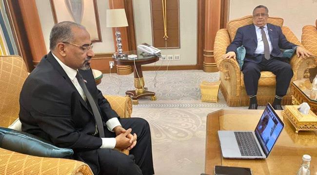 عبر الإتصال المرئي، الرئيس القائد عيدروس الزُبيدي يعقد اجتماعاً مع المبعوث الخاص السويدي الى الشرق الأوسط وشمال أفريقيا