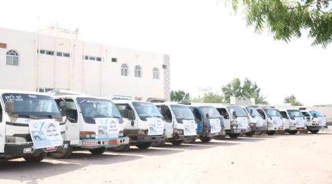 مؤسسة " سواعد الخير " الإنسانية تنفّذ مشروع سقيا الماء للنازحين بعدن