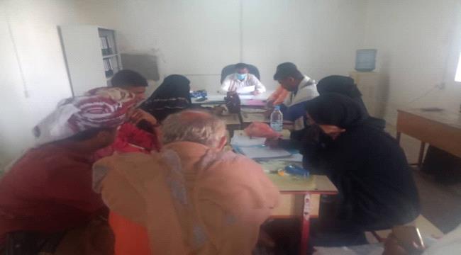 أبين.. اليوسفي يناقش أوضاع مخيمات النازحين في الاجتماع الدوري لرؤساء ومندوبي المواقع