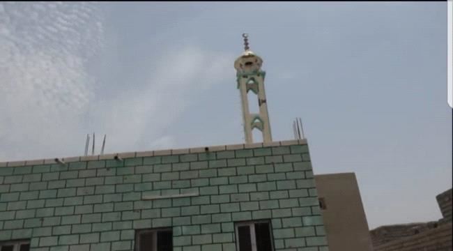 مليشيات الحوثي تستهدف "جامع الرحمن" وتلحق أضرار كبيرة في منارة المسجد بالتحيتا
