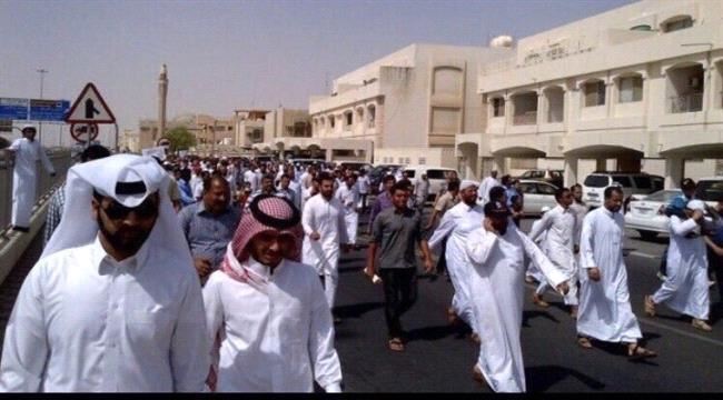 واقعة نادرة بقطر: متظاهرون امام سجن سري في الريان والسلطات الامني ترمي القنابل الصوتية