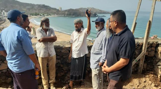 مأمور التواهي يتفقد سير العمل في مشروع إنشاء المعلم السياحي الجديد “ساعة السلام” ويشدد على أهميته ويشيد بطاقم العمل