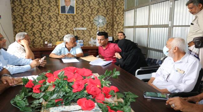مدير الشيخ عثمان يجتمع بمندوب مؤسسة برسنت لتنفيذ مشروع النموذج المتكامل للدعم والتمكين الاجتماعي والاقتصادي للأسر الأشد فقرا 