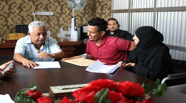 مدير الشيخ عثمان يجتمع بمندوب مؤسسة برسنت لتنفيذ مشروع النموذج المتكامل للدعم والتمكين الاجتماعي والاقتصادي للاسر الاشد فقرا 