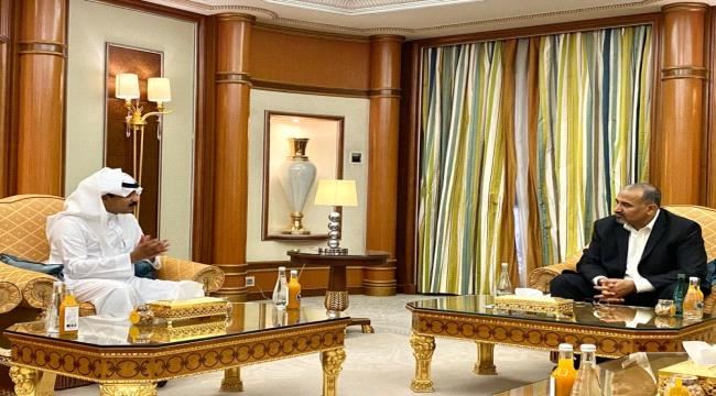 سياسي سعودي يكشف عن زيارة قادمة للرئيس الزبيدي الى أمريكا 