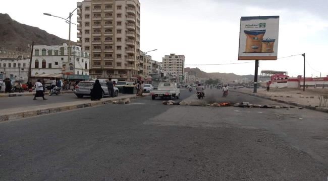احتجاجات وإغلاق شوارع رئيسية في حضرموت بسبب انقطاع الكهرباء