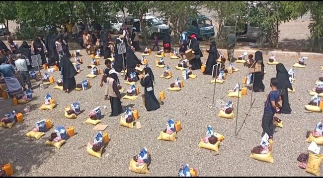 مؤسسة الشوكاني تدشن المرحلة الخامسة من مشروع توزيع السلة الغذائية للأيتام في عدن 