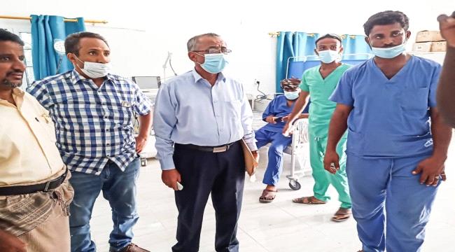 مدير عام مكتب صحة أبين يتفقد مركز العزل الصحي بزنجبار 