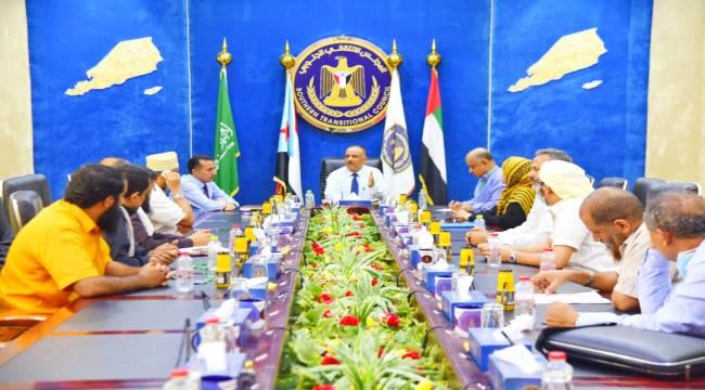 الدكتور عبدالسلام حُميد يناقش مع أعضاء جمعية الصرافين بعدن مشكلة أنهيار قيمة العملة المحلية