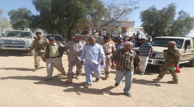 قائد اللواء الخامس صاعقة يزور مديرية الشعيب ويؤكد بان روح المقاومة باقيه ووقوف اللواء بجانب السلطة المحلية وانتقالي المديرية في خدمة المجتمع