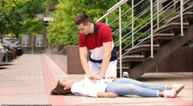 ماذا تفعل إذا تعرض شخص للصعق الكهربائى الناتج عن البرق والرعد؟