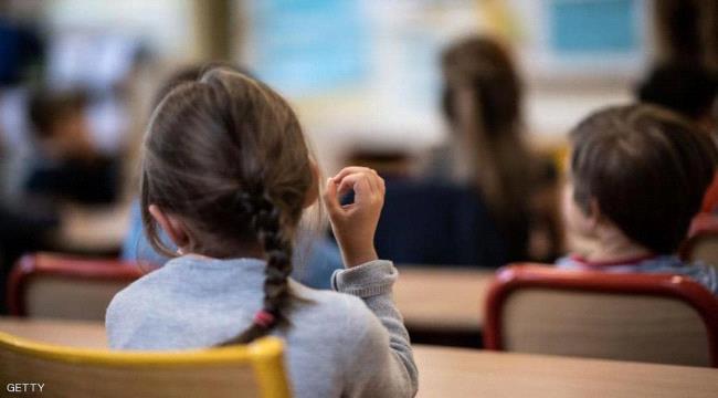 ماكرون يأمر بإغلاق كافة مدارس وجامعات فرنسا لكبح الوباء