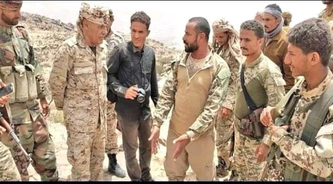 رئيس العمليات المشتركة وقائد الحزام الأمني يتفقدا الخطوط الأمامية لجبهات القتال شمال الضالع