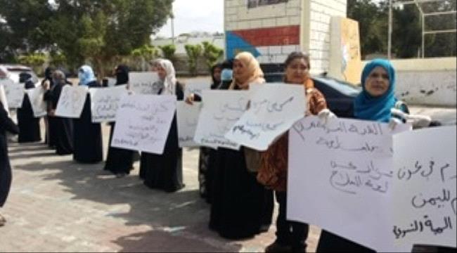 الهبة النسوية  تنظم وقفة سلمية من اجل توصيل رسالة أصوات النساء للسلام
