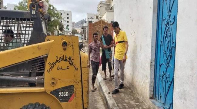 بتوجهيات من المحافظ ... الشاجري يوجه بحل المشاكل التي يعاني منها حي الأطباء بخورمكسر 