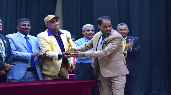 عدن تحصد جائزة أفضل عمل متكامل وأفضل تأليف في مهرجان المسرح بالمكلا