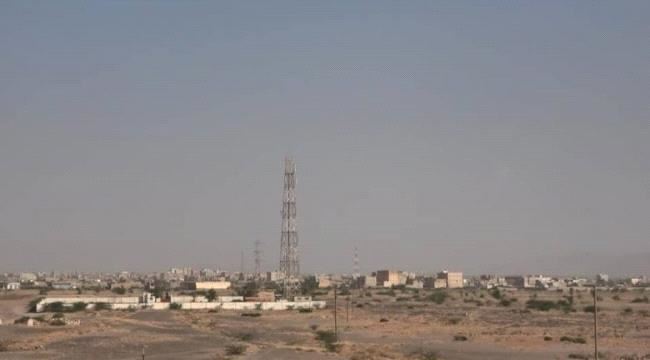 مليشيات الحوثي تشن قصف مدفعي على منازل المواطنين في مدينة حيس 