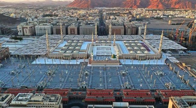 بالصور.. شاهد الالتزام المجتمعي في المسجد النبوي